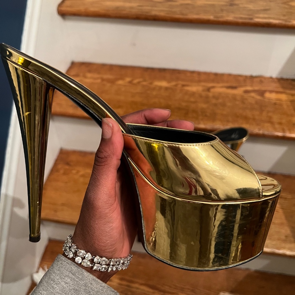 Authentic Giuseppe Zanotti Aida Designer Gold Platform Heel - Picture 3 of 3